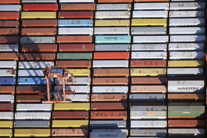 Framed Print : Aerial view, Portal pallet truck transports containers at Burchardkai Framed Print : Aerial view, Portal pallet truck transports containers at Burchardkai