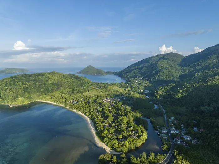 Framed Print : Aerial View, seychellen, Mahe, Port Glaud and Port launay Beach
