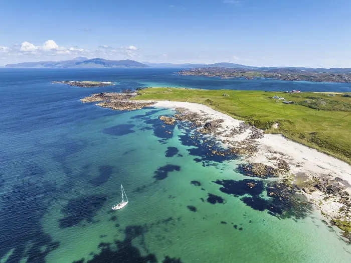 Framed Print : Aerial view of Traigh An T-Suidhe sandy beach on the north side of the Isle of Iona