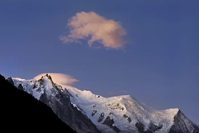 Framed Print : Aiguille du Midi snow-covered from left with sun-lit cloud over the summit Framed Print : Aiguille du Midi snow-covered from left with sun-lit cloud over the summit