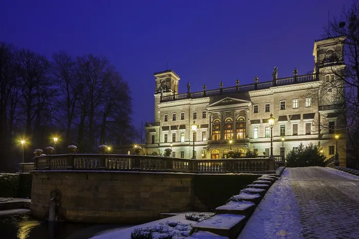 Framed Print : Albrechtsberg Castle in Winter Framed Print : Albrechtsberg Castle in Winter