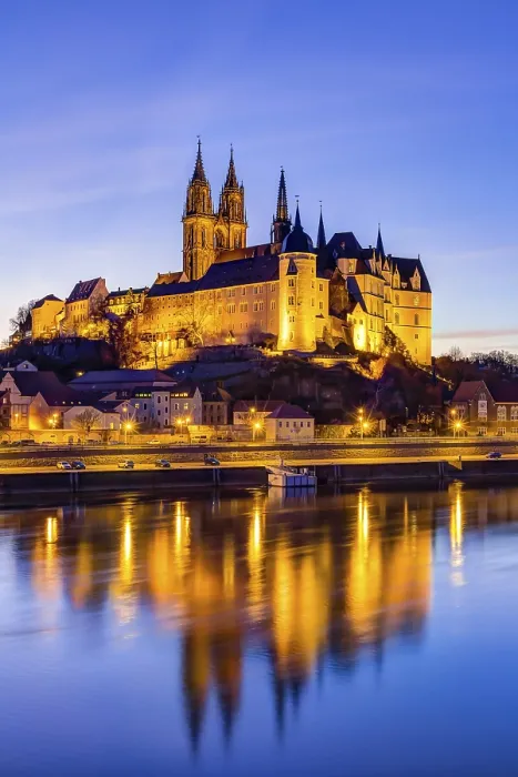 Framed Print : Albrechtsburg and Meissen Cathedral on the Elbe river Framed Print : Albrechtsburg and Meissen Cathedral on the Elbe river