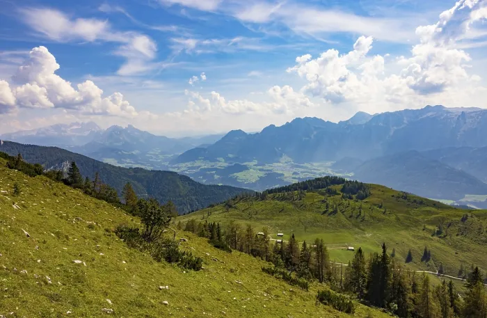 Framed Print : Alpbichlalm with views of the Lammertal and Tennengebirge mountains