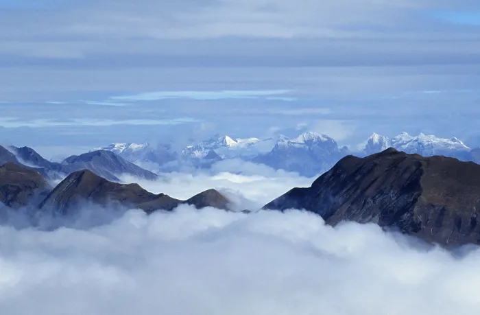 Framed Print : Alpine peaks above clouds, Bernese Oberland (overview) (Europe) (landscapes) (mountains) (landscape) (horizontal) Framed Print : Alpine peaks above clouds, Bernese Oberland (overview) (Europe) (landscapes) (mountains) (landscape) (horizontal)