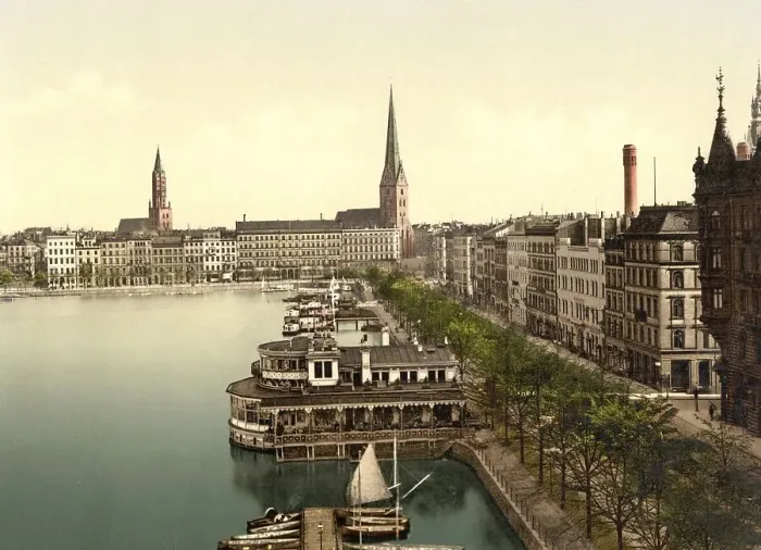 Framed Print : Alster Pavillion at the Jungfernstieg in Hambrug