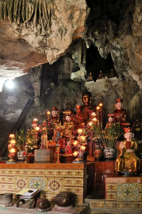 Framed Print : Altar in the Chua Ban Long, pagoda near Ninh Binh