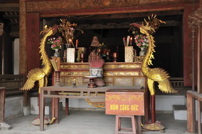 Framed Print : Altar in the temple of Mong Phu Framed Print : Altar in the temple of Mong Phu