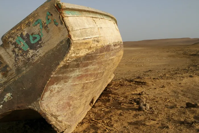 Framed Print : Altes Fischerboot im Paracas Nationalpark, Peru