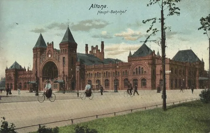 Framed Print : Altona railway station, Hamburg