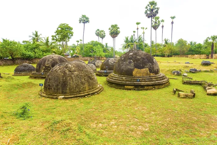 Framed Print : Ancient Buddhist Kandarodai dagobas or stupas stand in middle of a field in Chunnakam Framed Print : Ancient Buddhist Kandarodai dagobas or stupas stand in middle of a field in Chunnakam