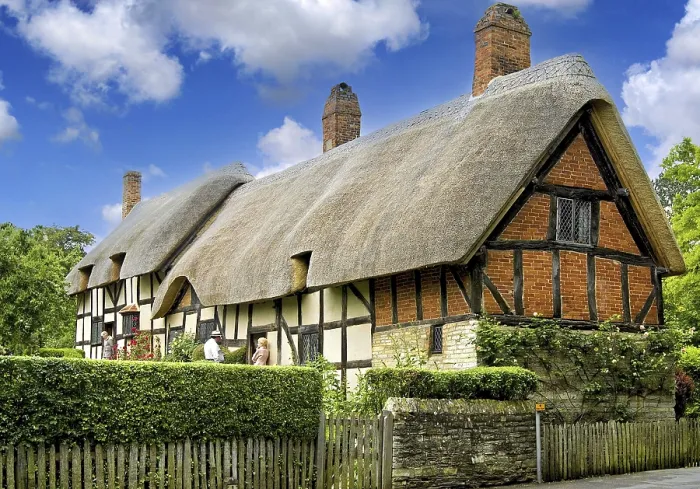Framed Print : The Anne Hathaway Cottage in Stratford upon Avon Framed Print : The Anne Hathaway Cottage in Stratford upon Avon