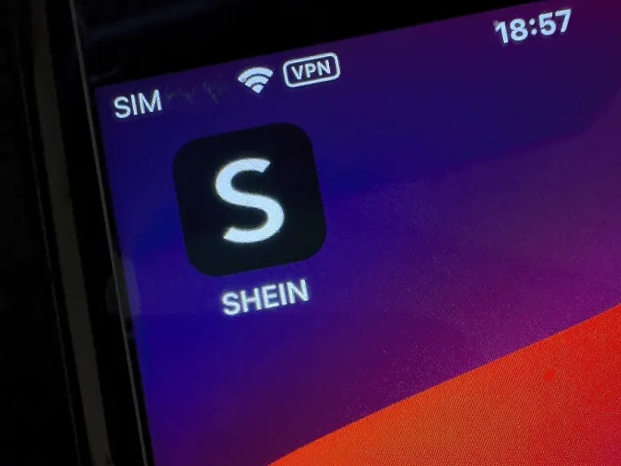 Framed Print : App symbol of Chinese online retailer SHEIN on smartphone Framed Print : App symbol of Chinese online retailer SHEIN on smartphone