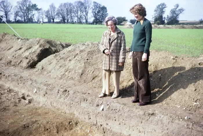 Framed Print : Archaeological excavation of a Neolithic causewayed enclosure, Great Wilbrahim, Cambridgeshire, England, UK 1976 entitled Bab and Cristobel