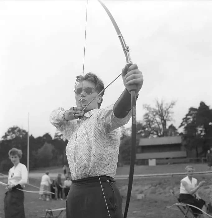 Framed Print : Archery 1957. A woman from the Stockholm archery club with her bow and arrow aims carefully. Kristoffersson Ref BY45-11