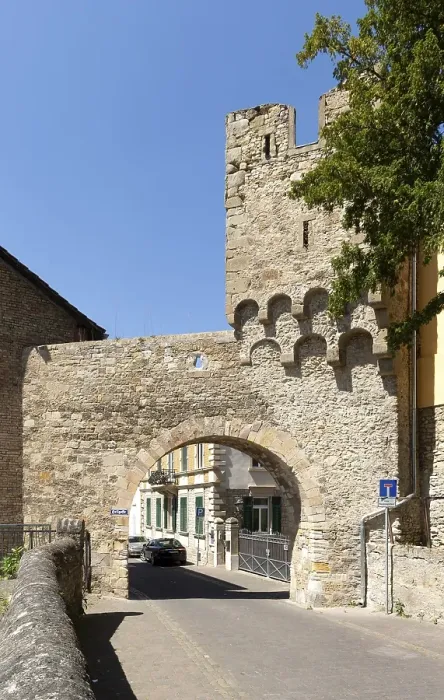 Framed Print : Archway of the medieval town fortification on Hellgasse Framed Print : Archway of the medieval town fortification on Hellgasse