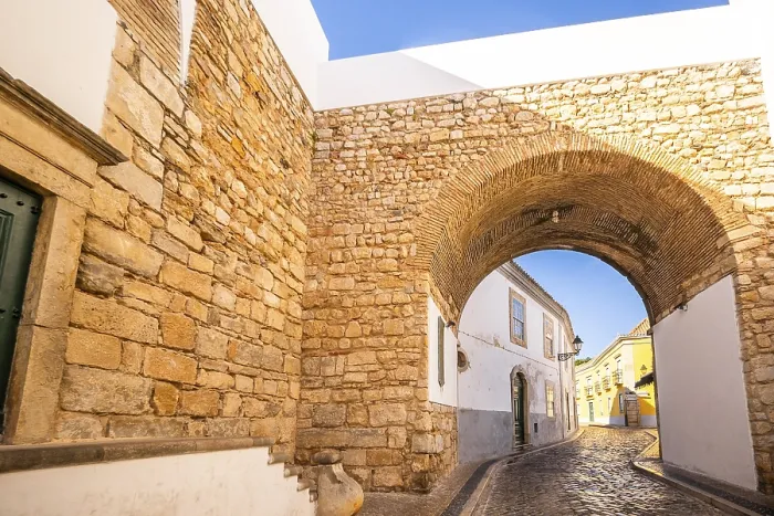 Framed Print : Arco do Repouso, a historic archway in Faro