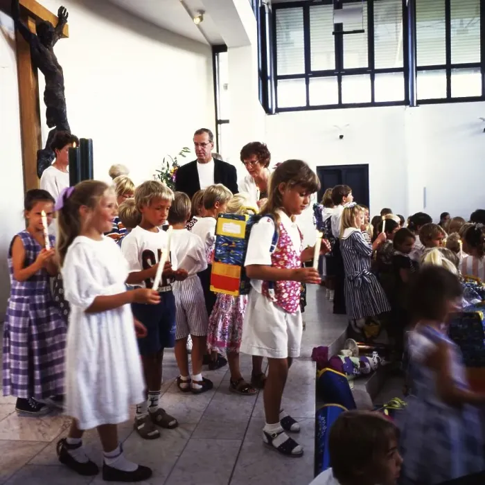 Framed Print : Arnum / Hemmingen: The enrolment of the first-year pupils on 05 Framed Print : Arnum / Hemmingen: The enrolment of the first-year pupils on 05