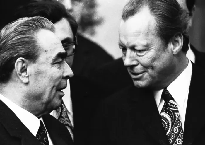 Framed Print : On the arrival of the Soviet Head of State and Party Leonid Brezhnev by Willy Brandt on 18