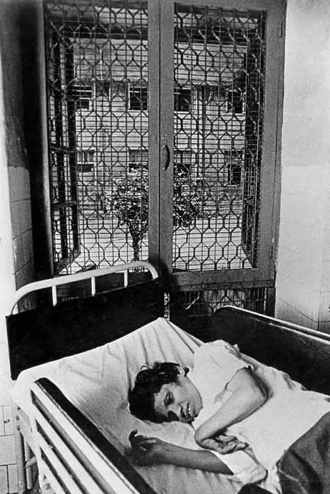 Framed Print : Aruna shanbaug in KEM hospital, Mumbai, Maharashtra, India, Asia, 1980, Asia Framed Print : Aruna shanbaug in KEM hospital, Mumbai, Maharashtra, India, Asia, 1980, Asia