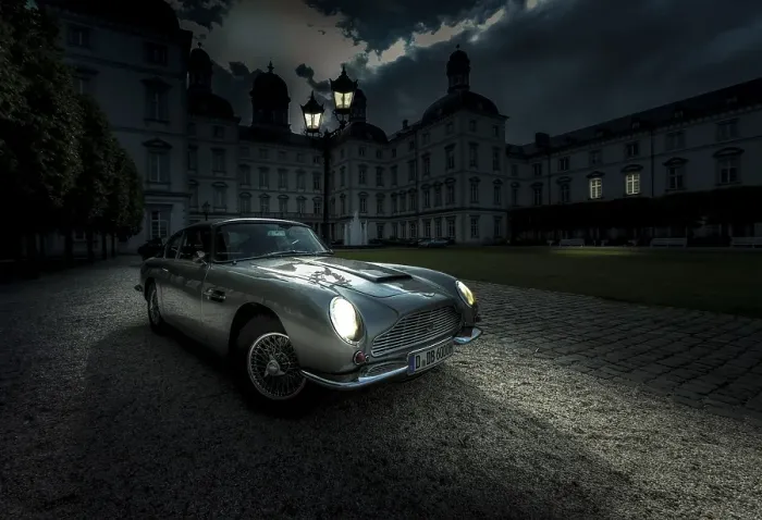 Framed Print : Aston Martin DB6, parked in front of the Grandhotel Schloss Bensberg