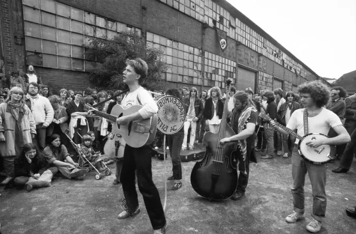 Framed Print : Autonomous groups of the left scene occupied an empty factory (Bo-Fabrik) Framed Print : Autonomous groups of the left scene occupied an empty factory (Bo-Fabrik)