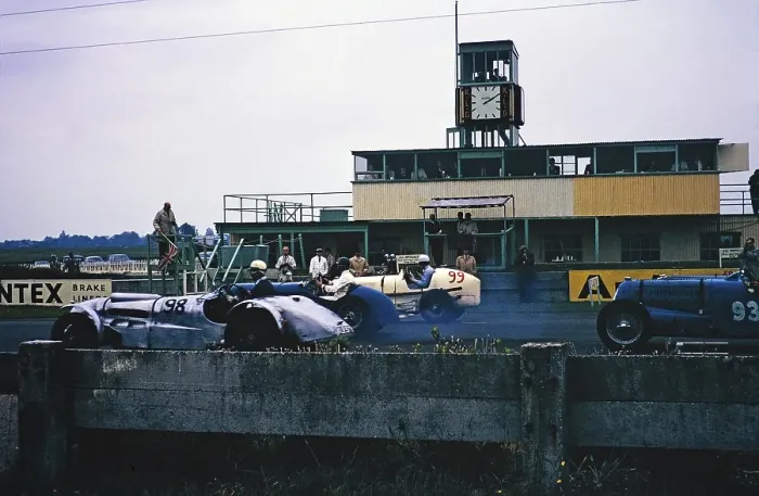 Framed Print : Autorennen auf der Goodwood-Rennstrecke, Chichester, West Sussex, England, UK August 1963