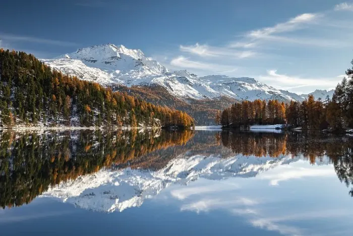 Framed Print : Autumnal larch forest and snow-covered mountains are reflected in the Lake Champfer