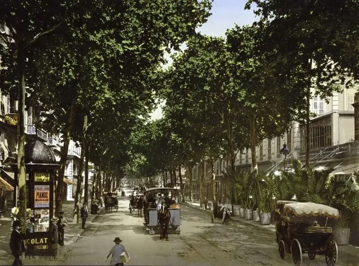 Framed Print : Avenue de la Gare, Nice, Riviera