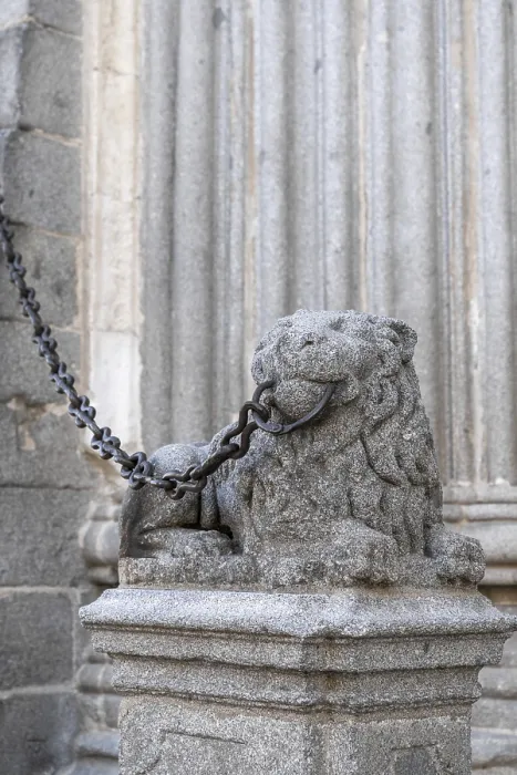Framed Print : Avila, Spain, 8 April, 2024: close-up view of a royal lion at the entrance of the Avila Cathedral