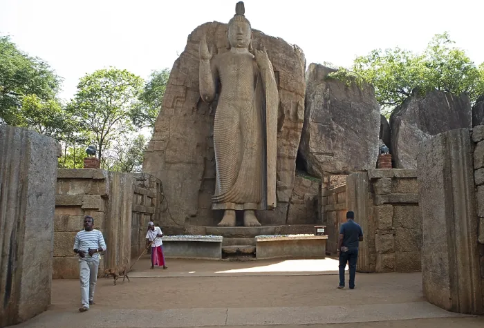 Framed Print : Avukana Buddha statue, Central Province