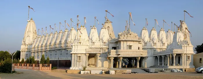 Framed Print : Bahuter Jinalaya temple, Mandhvi Bhuj Road