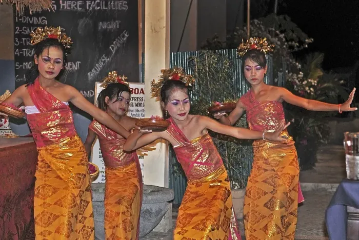 Framed Print : Balinese girls dancing for dinner, Amed, Bali, Indonesia, Asia