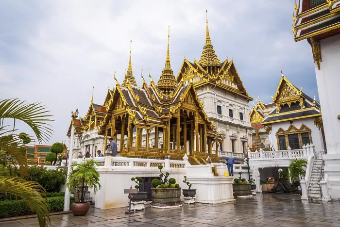Framed Print : Bangkok, Thailand - Sep 11, 2015: People visiting Wat Phra Kaew