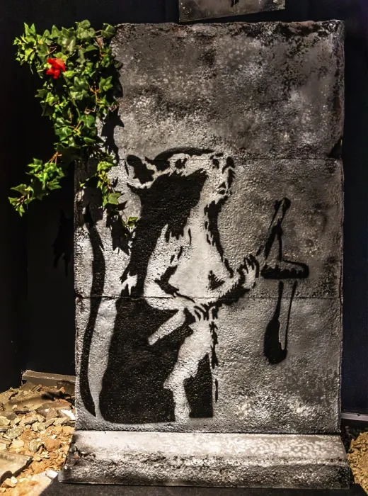Framed Print : Banksy - Rat with slingshot, exhibition The World of Banksy