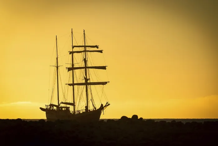 Framed Print : Barquentine Antigua at sunset, Kobbefjord Framed Print : Barquentine Antigua at sunset, Kobbefjord