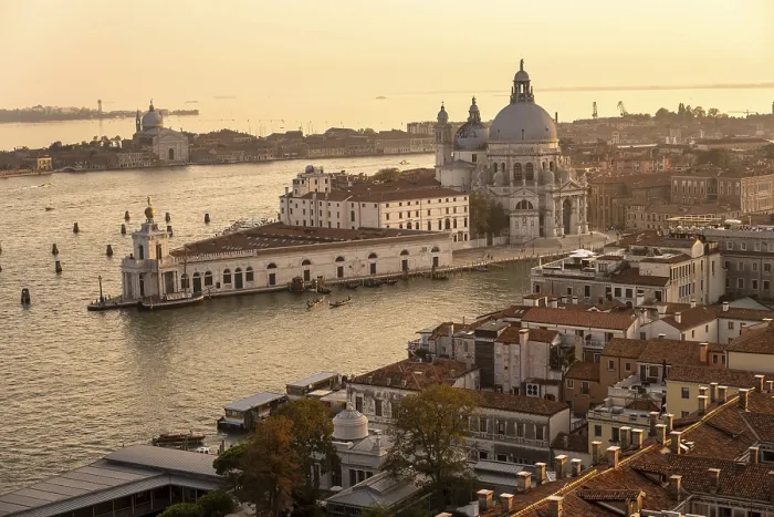 Framed Print : Basilica di Santa Maria della Salute on the Grand Canal at sunset