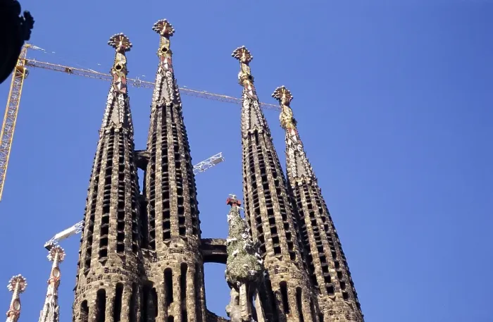 Framed Print : Basilica de la Sagrada Familia architect Antoni Gaudi, cranes in the background, Barcelona, Catalonia, Spain, 1999, Europe Framed Print : Basilica de la Sagrada Familia architect Antoni Gaudi, cranes in the background, Barcelona, Catalonia, Spain, 1999, Europe