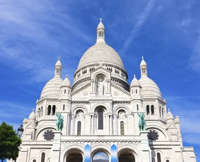 Framed Print : Basilica Sacre Couer at Montmartre in Paris Framed Print : Basilica Sacre Couer at Montmartre in Paris