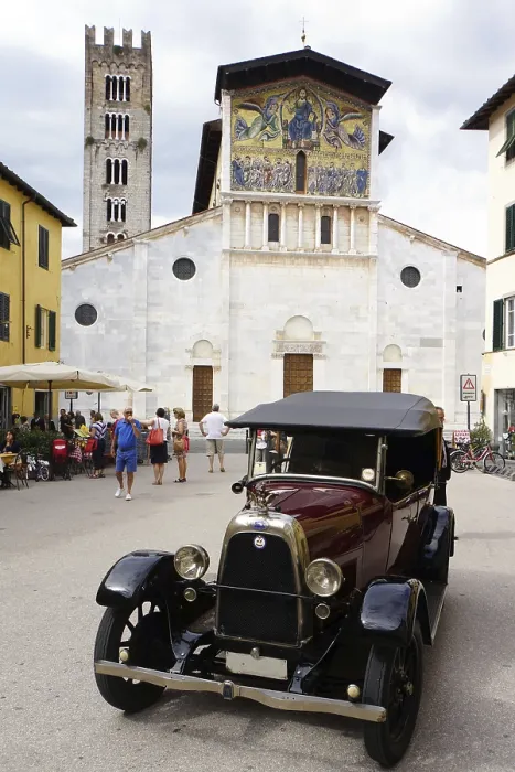 Framed Print : Basilika di San Frediano, Lucca, Toskana, Italien Framed Print : Basilika di San Frediano, Lucca, Toskana, Italien