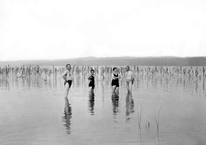 Framed Print : Bathing group at the Lake Ammer
