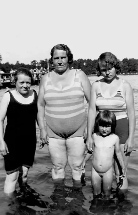 Framed Print : Bathing group at the lake, summer holidays Framed Print : Bathing group at the lake, summer holidays