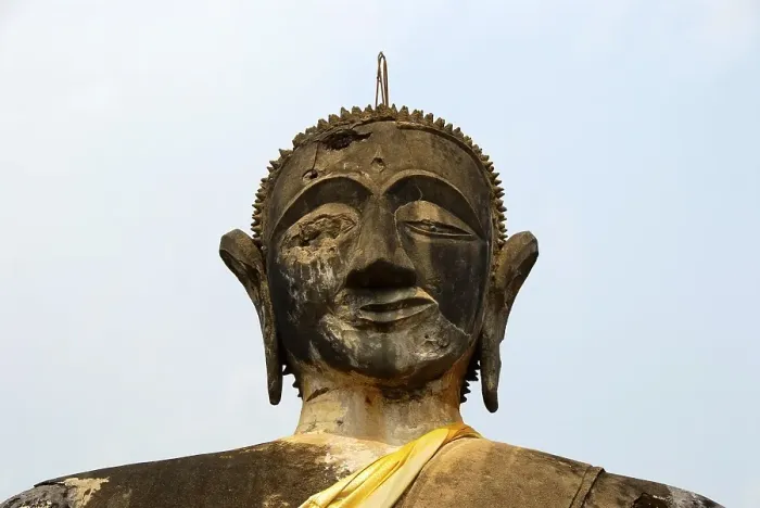 Framed Print : Battered buddha statue of the Wat Phia Wat Temple Framed Print : Battered buddha statue of the Wat Phia Wat Temple