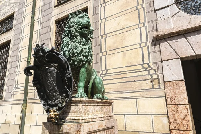Framed Print : Bavarian Lion Statue at Munich Residence Palace in Odeonplatz