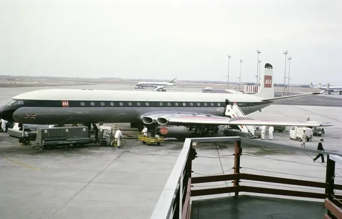 Framed Print : BEA British European Airways aircraft G APMC, De Havilland D.H. 106 Comet 4B aeroplane, 1964 Framed Print : BEA British European Airways aircraft G APMC, De Havilland D.H. 106 Comet 4B aeroplane, 1964