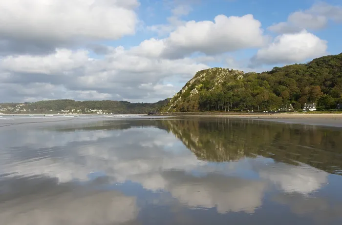 Framed Print : Beach with mountain backdrop and clouds reflected in the calm water Framed Print : Beach with mountain backdrop and clouds reflected in the calm water