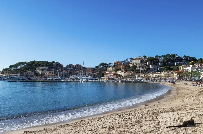 Framed Print : Beach on the promenade of Port de Soller