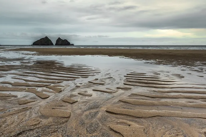 Framed Print : The beautiful beach at Holywell Bay on the North Cornwall coast