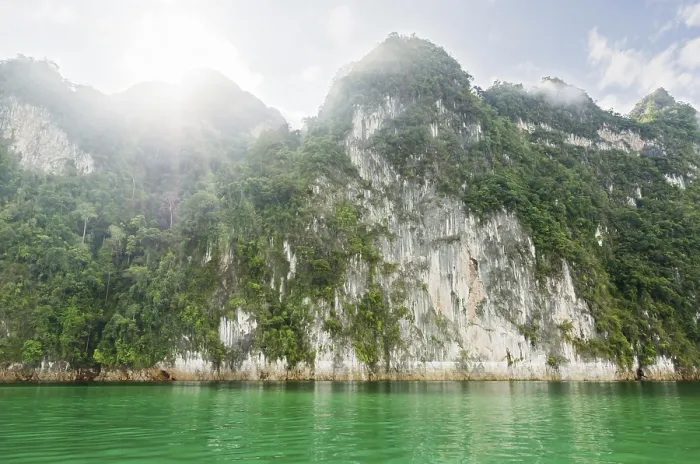 Framed Print : Beautiful green river and mountains in Ratchaprapha Dam