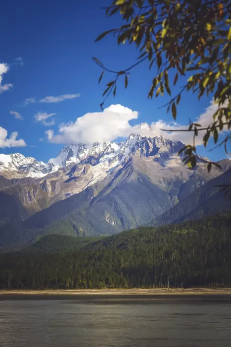 Framed Print : Beautiful lake and stunning alpine mountain landscape of Eastern Tibet Framed Print : Beautiful lake and stunning alpine mountain landscape of Eastern Tibet