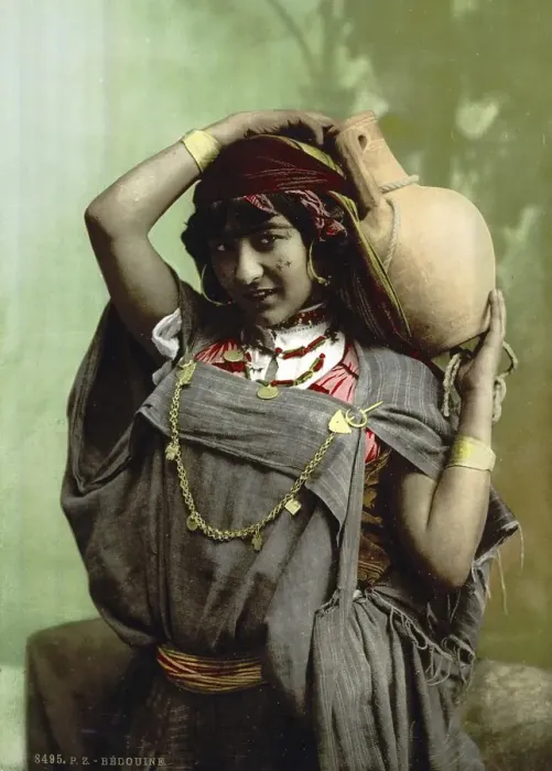 Framed Print : A Bedouin woman in Tunis, Tunisia Framed Print : A Bedouin woman in Tunis, Tunisia